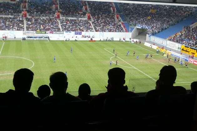 Fußball, Stadiongeschichte FC Hansa Rostock Zuschauer betrachten ein Bundesligamatch im Rostocker Ostseestadion Fußball 1. BL Herren Saison 2002 2003, FC Hansa Rostock Totale Ostseestadion Rostock