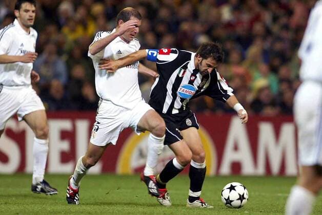 Alessandro del Piero (Juve, re.) gegen Zinedine Zidane (Real) Fußball EC 1 Herren Champions League 2002 2003, Halbfinale, Real Madrid - Juventus Turin 2:1, Vdig, Gruppe Madrid  