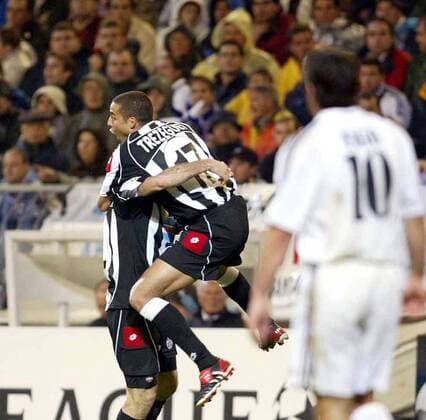 David Trezeguet (Juve) - Torjubel nach dem 1:1 Ausgleichstreffer Fußball EC 1 Herren Champions League 2002 2003, Halbfinale, Madrid - Juventus Turin 2:1, Vdig, Gruppe Madrid Begeisterung, Freude,  
