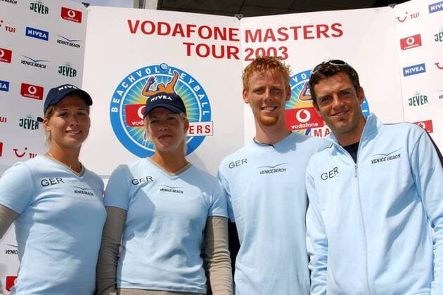 V. li.: Okka Rau, Stephanie Pohl (beide TVF Phoenix Hamburg Deutschland) und Jonas Reckermann, Markus Dieckmann (beide Deutschland) Beachvolleyball Damen Vodafone Masters Tour 2003, Beach Gruppe Hamburg