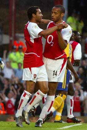 Jermaine Pennant (li.) und Thierry Henry (beide Arsenal) - Torjubel Fußball Herren English Premier League 2002 2003, 1. Englische Liga, FC Arsenal London, Vdig Gruppe London Freude,