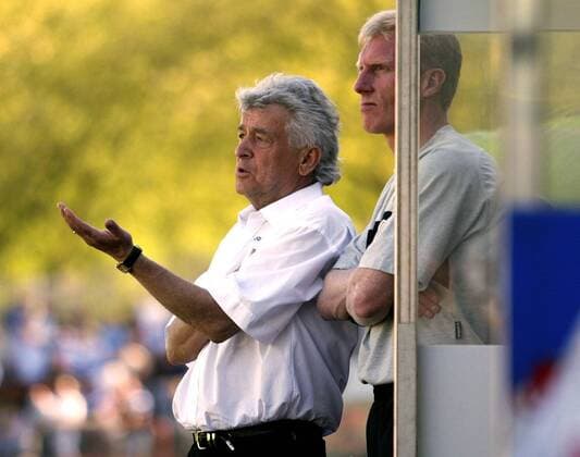 Fußball, Trainerhistorie, Rot-Weiß Oberhausen Trainer Klaus Hilpert (li.) im Gespräch mit Co-Trainer Rob Reekers (beide Oberhausen) Fußball 2. BL Herren Saison 2002 2003, Rot-Weiß Oberhausen, Vdig, RWO, RW Gruppe Oberhausen