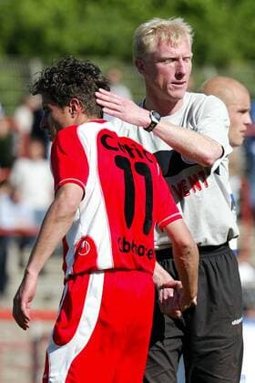 Co-Trainer Rob Reekers (re.) muntert Hajrudin Catic (beide Oberhausen) auf Fußball 2. BL Herren Saison 2002 2003, Rot-Weiß Oberhausen, Vdig, RWO, RW Gruppe Oberhausen