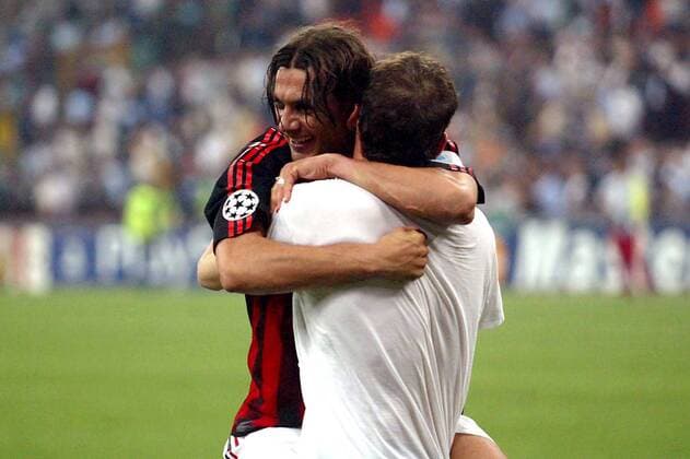 Paolo Maldini (hinten) und Torwart Abbiati (beide Milan) - Schlußjubel Fußball EC 1 Herren Champions League 2002 2003, AC Mailand, Halbfinale, Vdig Gruppe Mailand Glück Freude,