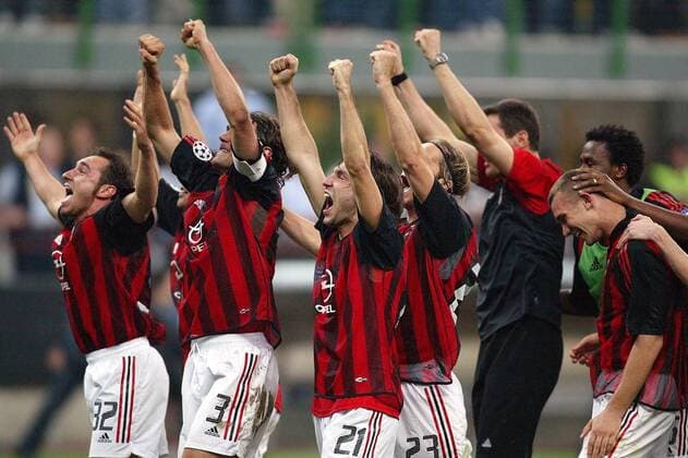 Mannschaftsjubel Milan v. re.: Ambrosini (23), Andrea Pirlo, Paolo Maldini und Cristian Brocchi Fußball EC 1 Herren Champions League 2002 2003, AC Mailand, Halbfinale, Vdig Einzelbild Mailand Freude, Begeisterung,