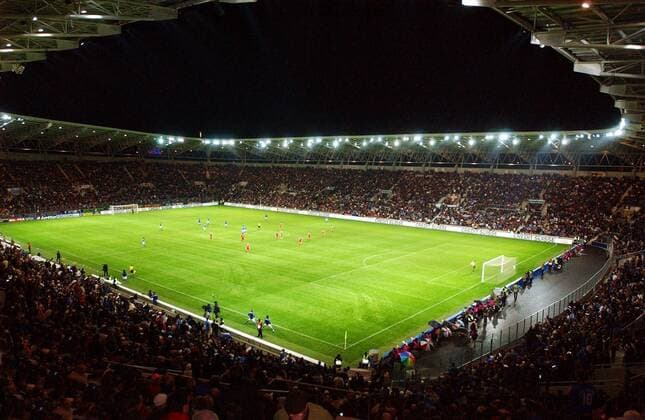 Das ausverkaufte Stade de Geneve erlebt das Länderspiel der Schweiz gegen Italien Fußball Länderspiel Herren Länderspiel 2003, Freundschaftsspiel, Test, Testspiel, Schweiz - Italien 1:2 Totale Stade de Geneve Genf