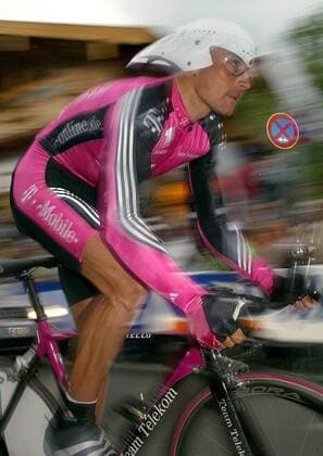 Erik Zabel (Deutschland Team Telekom) Radsport Herren Bayern-Rundfahrt 2003, Straßenradsport, Rad, Straße, 2. Etappe, Zeitfahren, Einzelzeitfahren Einzelbild Bayernrundfahrt Reit im Winkl Dynamik,