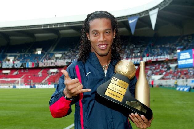Ronaldinho (PSG) ausgezeichnet als Bester Spieler des Monats Fußball Herren Ligue Une 2002 2003, 1. Französische Liga, Paris St. Germain Einzelbild Paris  