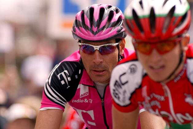 Erik Zabel (Deutschland Team Telekom, li.) Radsport Herren Bayern-Rundfahrt 2003, Bayernrundfahrt Straßenradsport, Straße, Rad Gruppe 4. Etappe: Plattling - Grafenau