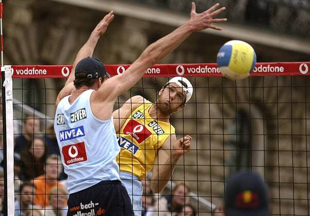 Markus Dieckmann (Bayer Dormagen) gegen Scheuerpflug (VC Olympia Berlin) Beachvolleyball Herren Vodafone Masters 2003, Masters, Beach, Vdig Gruppe Hamburg Dynamik,