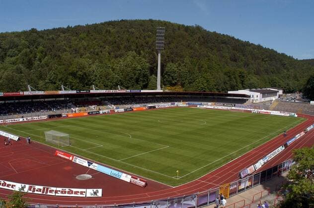 Fußball, Stadiongeschichte FC Erzgebirge Aue Das Erzgebirgsstadion in Aue - Innenansicht Fußball Herren Regionalliga Nord 2002 2003, 3. Liga, FC Erzgebirge Aue, Vdig Totale Erzgebirgsstadion Aue