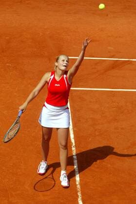 Jelena Dokic (Jugoslawien) - Aufschlag Tennis Damen French Open 2003, Grand Slam, WTA-Tour, Sand, Sandplatz, Sandplatztennis, Sandplatzturnier, Vdig, Einzelbild Paris  