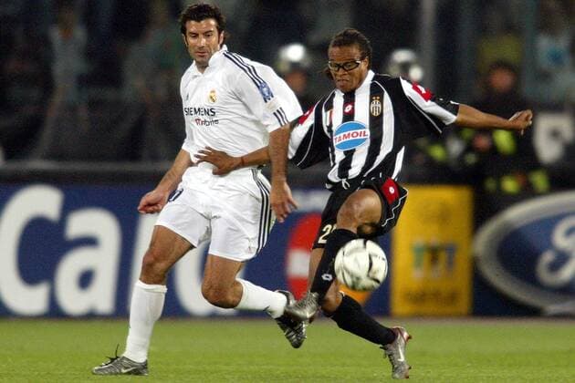Edgar Davids (re., Juve) gegen Luis Figo (Real) Fußball EC 1 Herren Champions League 2002 2003, Halbfinale, Juventus Turin - Real Madrid 3:1 Gruppe Turin Dynamik,
