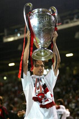 Filippo Inzaghi (Milan) präsentiert stolz den Champions League Pokal Fußball EC 1 Herren Champions League 2002 2003, AC Mailand, Finale, Endspiel, Einzelbild Old Trafford Manchester Freude,