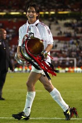 Filippo Inzaghi (Milan) mit dem Champions League Pokal auf der Ehrenrunde Fußball EC 1 Herren Champions League 2002 2003, AC Mailand, Finale, Endspiel, Einzelbild Old Trafford Manchester Glück Freude, Begeisterung