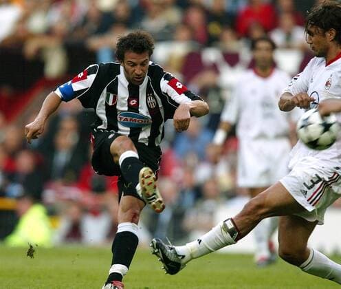 Alessandro Del Piero (li., Juve) gegen Paolo Maldini (Milan) Fußball EC 1 Herren Champions League 2002 2003, Juventus Turin - AC Mailand 2:3 n.E., Finale, Endspiel Gruppe Old Trafford Manchester Dynamik,
