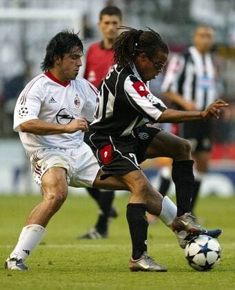 Edgar Davids (re., Juve) gegen Gennaro Gattuso (Milan) Fußball EC 1 Herren Champions League 2002 2003, Juventus Turin - AC Mailand 2:3 n.E., Finale, Endspiel Gruppe Old Trafford Manchester Dynamik