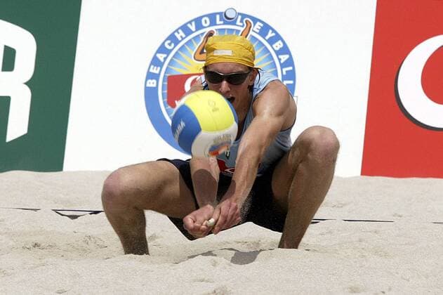 Sebastian Dollinger (Deutschland TSV Grafing) - Ballannahme Beachvolleyball Herren Vodafone Masters 2003, Beach Einzelbild Tegernsee