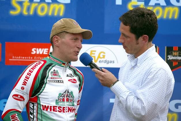 Jens Heppner (Team Wiesenhof, li.) wird von Karsten Migels (beide Deutschland) interviewt Radsport Herren TEAG Rund um die Hainleite 2003, Straßenradsport, Rad, Straße, Vdig Gruppe Erfurt