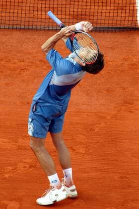 Tommy Robredo (Spanien) - Siegesjubel Tennis Damen French Open 2003, ATP-Tour, Grand Slam, Sand, Sandplatz, Sandplatztennis, Sandplatzturnier, Einzelbild Roland Garros Paris Freude, Begeisterung,  