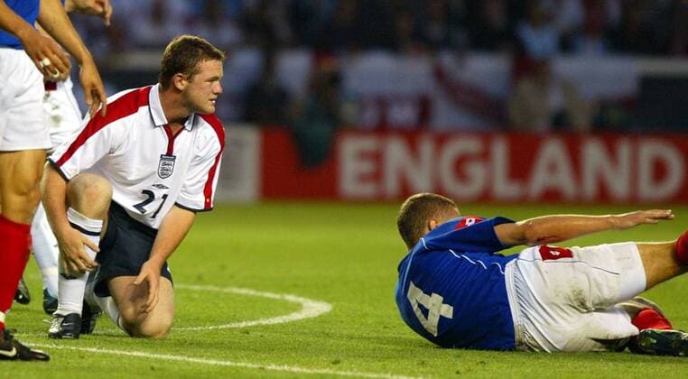 Wayne Rooney (li., England) und Vidic (Serbien und Montenegro) Fußball Länderspiel Herren Länderspiel 2003, Freundschaftsspiel, Test, Testspiel, Nationalmannschaft, Nationalteam, Gruppe Leicester
