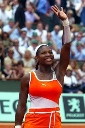 Serena Williams (USA) bedankt sich bei den Anhängern Tennis Damen French Open 2003, Grand Slam, WTA-Tour, Sand, Sandplatz, Sandplatztennis, Sandplatzturnier Einzelbild Roland Garros Paris Freude,  