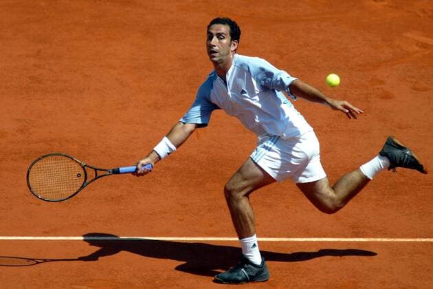 Albert Costa (Spanien) - Vorhand Tennis Herren French Open 2003, Grand Slam, ATP-Tour, Sand, Sandplatz, Sandplatztennis, Sandplatzturnier, Vdig Einzelbild Roland Garros Paris Dynamik,  