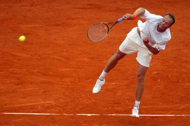 Martin Verkerk (Niederlande) - Aufschlag Tennis Herren French Open 2003, Grand Slam, ATP-Tour, Finale, Sand, Sandplatz, Sandplatztennis, Sandplatzturnier, Einzelbild Roland Garros Paris Dynamik,  