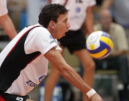 Björn Andrae (Deutschland) - Ballannahme Volleyball Länderspiel Herren World League 2003, Weltliga, Länderspiel, Nationalmannschaft, Nationalteam Einzelbild München Dynamik,
