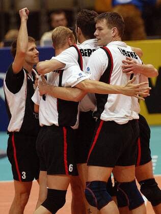 Jubel Deutschland, mit Till Lieber (li.) und Marco Liefke (re.) Volleyball Länderspiel Herren World League 2003, Weltliga, Länderspiel, Nationalmannschaft, Nationalteam Gruppe München Freude,