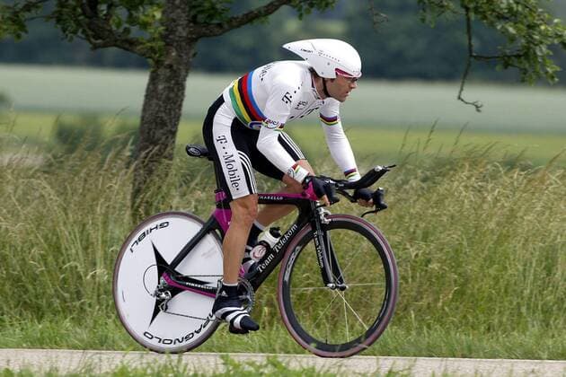 Santiago Botero (Kolumbien Team Telekom) Radsport Herren Deutschlandtour 2003, Deutschland-Tour, Deutschlandrundfahrt, Rundfahrt, Straße, Rad, Vdig Einzelbild Regenbogentrikot, Bretten