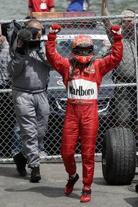 Sieger Michael Schumacher (Deutschland Ferrari) jubelt seinen Anhängern zu Motorsport Grand Prix Herren Großer Preis von Kanada 2003, Formel 1 Weltmeisterschaft, F1, F, GP, WM, Vdig Gruppe Montreal Freude,