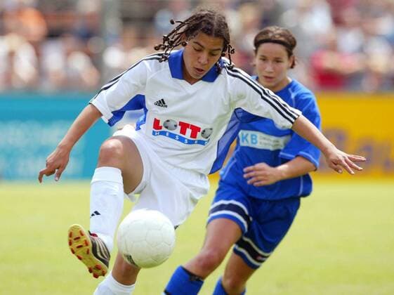 Jennifer Meier (Frankfurt) gegen Liepack (Potsdam) Fußball 1. BL Damen Saison 2002 2003, 1. FFC Turbine Potsdam - 1. FFC Frankfurt 0:0, Frauen, Frauenfußball, Vdig Gruppe Potsdam Dynamik,