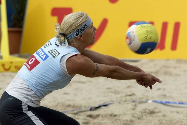 Susanne Lahme (Deutschland) - Ballannahme Beachvolleyball Damen Vodafone Masters 2003, Beach, Vdig Einzelbild Berlin