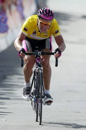 Alexander Vinokourov (Kasachstan Team Telekom), der bisherige Führende der Gesamtwertung, kämpft sich ins Ziel Radsport Herren Tour de Suisse 2003, Rundfahrt, 5. Etappe: Ascona - La Punt, Straßenradsport, Straße, Rad Einzelbild La Punt Kampf, Anstrengung,
