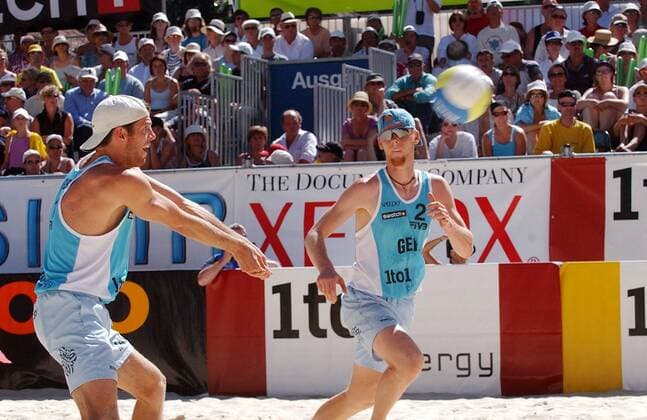 Jonas Reckermann (re., TuS Schladern) und Markus Dieckmann (Bayer Dormagen beide Deutschland) Beachvolleyball Herren Swiss Open 2003, FIVB World Tour, Worldtour, Masters Series, Beach, Gruppe Gstaad Dynamik,