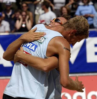 David Klemperer (re., MTV 48 Hildesheim) und Niclas Rademacher (TSV Gießen beide Deutschland) - Siegesjubel Beachvolleyball Herren Vodafone Masters 2003, Beach, Vdig Gruppe Berlin Freude, Begeisterung,