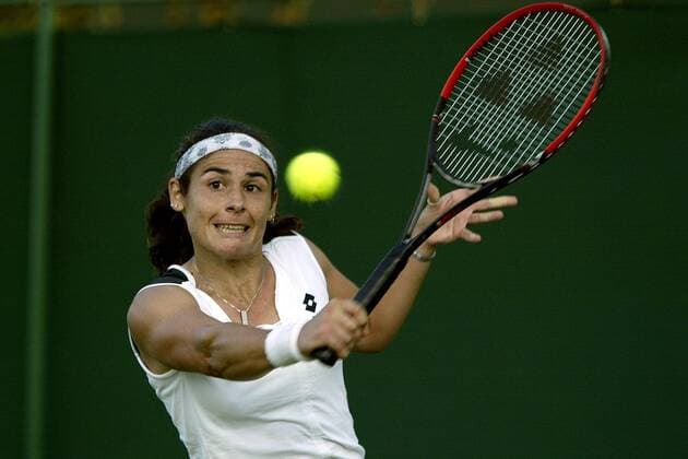 Virginia Ruano Pascual (Spanien) - Rückhand Tennis Damen All England Championships 2003, Grand Slam, WTA-Tour, Einzelbild Wimbledon London Dynamik,