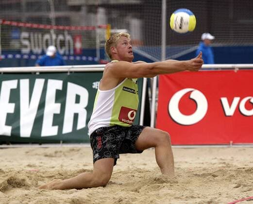 Maarten Lammens (Deutschland) - Ballannahme Beachvolleyball Herren Swatch-FIVB World Tour 2003, Grand Slam, Beach, Einzelbild Berlin Dynamik,