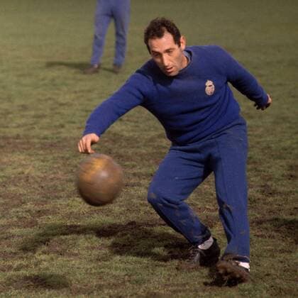 Francisco Gento Lopez (Real Madrid) mit Ball Fußball Herren Primera Division 1966 1967, 1. Spanische Liga, Real Madrid, Einzelbild Aufnahmedatum geschätzt Dynamik,