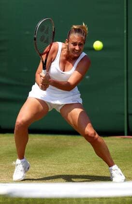 Mary Pierce (Frankreich) - Rückhand Tennis Damen All England Championships 2003, Grand Slam, WTA-Tour, Rasen, Rasenplatz, Rasentennis, Rasenturnier Einzelbild Wimbledon London
