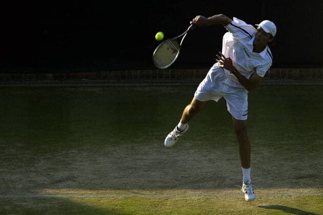 Ivo Karlovic (Kroatien) - Aufschlag Tennis Herren All England Championships 2003, Grand Slam, ATP-Tour, Rasen, Rasenplatz, Rasentennis, Rasenturnier Totale Wimbledon London