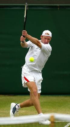 Rainer Schüttler (Deutschland) - beidhändige Rückhand Tennis Herren All England Championships 2003, Grand Slam, ATP-Tour, Rasen, Rasenplatz, Rasentennis, Rasenturnier Einzelbild Wimbledon London Dynamik,