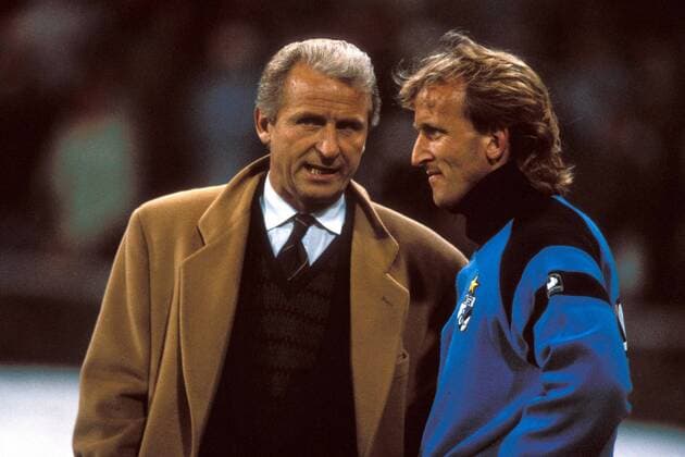 Andreas Brehme (re.) und Trainer Giovanni Trapattoni (beide Inter) im Gespräch Fußball Herren Serie A 1988 1989, 1. Italienische Liga, Internazionale Mailand Gruppe