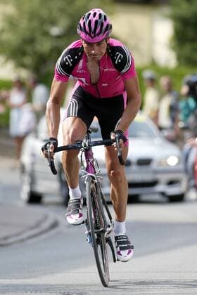 Erik Zabel (Deutschland Team Telekom) geht aus dem Sattel Radsport LM Herren Deutsche Meisterschaft 2003, Landesmeisterschaft, DM, Straßenmeisterschaft, Straße, Straßenradsport, Einzelbild Spalt