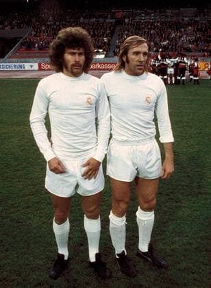 Paul Breitner (li.) und Günther Netzer (beide Real Madrid) Fußball EC 1 Herren Europapokal der Landesmeister 1975 1976, Europacup, Real Madrid Gruppe Aufnahmedatum geschätzt