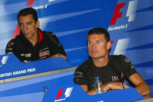 David Coulthard (re., Schottland McLaren-Mercedes) und Justin Wilson (England Minardi-Cosworth) Motorsport Grand Prix Herren Großer Preis von England 2003, Formel 1 Weltmeisterschaft, F1, F, GP, WM, Vdig Gruppe Silverstone
