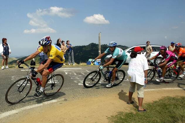 Lance Armstrong (li., USA US Postal Service) im gelben Trikot vor Jan Ullrich (Deutschland Bianchi) und Alexander Winokurow (Kasachstan Team Telekom) Radsport Herren Tour de France 2003, Rad, Straße, Straßenradsport, Vdig Gruppe 13. Etappe: Toulouse - Plateau de Bonascre
