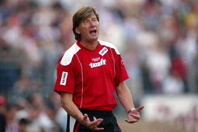 Trainer Ingo Peter (Regensburg) unzufrieden Fußball 2. BL Herren Saisonvorbereitung 2003 2004, SSV Jahn Regensburg, Test, Testspiel, Vdig Einzelbild Regensburg Spannung,