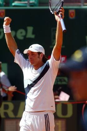 Nicolas Massu (Chile) - Jubel Tennis Herren Generali-Open 2003, ATP-Tour, Einzelbild Kitzbühel